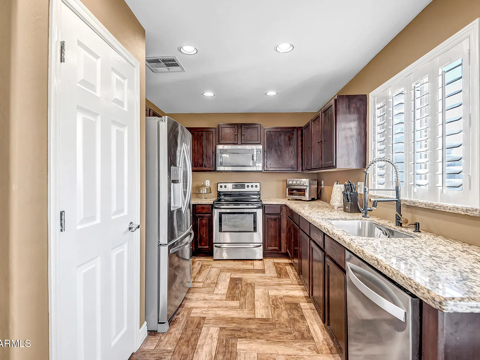 4 bed, 2.5 bath, 1970 sqft, $2,200 — Photo 4