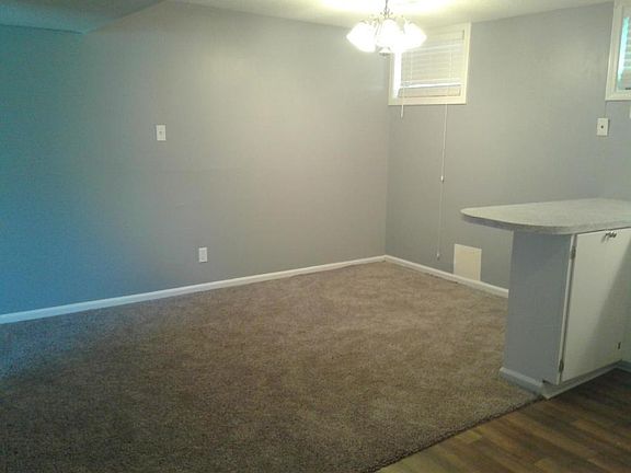 4th image of 408 Lawrence Ave