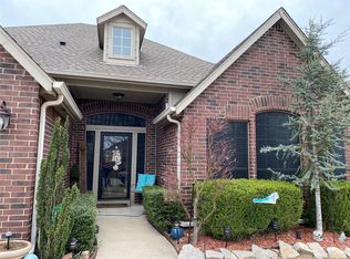8204 S Indianwood Ave, Broken Arrow, OK 74011