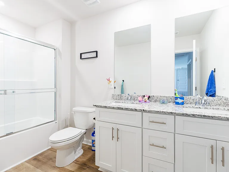 2082 Tottenham Dr — Photo 25