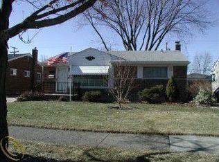 8511 Terri Dr, Westland, MI 48185
