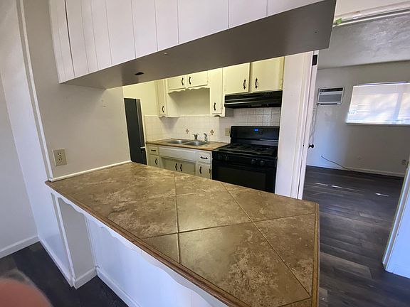 3rd image of 437 N Green St