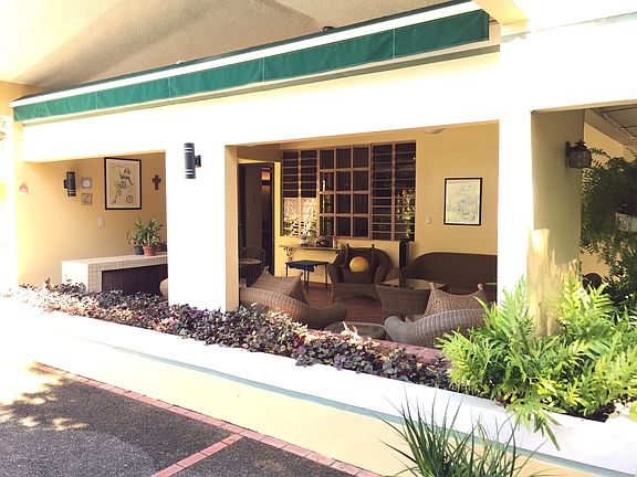 Terrace w/ wet bar