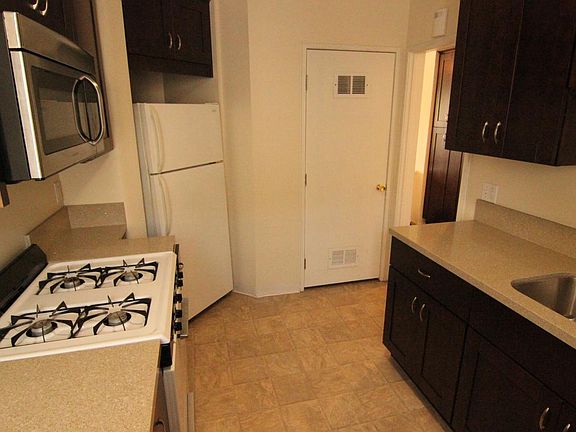 3rd image of 1340 N Buena Vista St Unit B