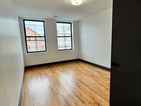 568 Communipaw Avenue image 13 of 25