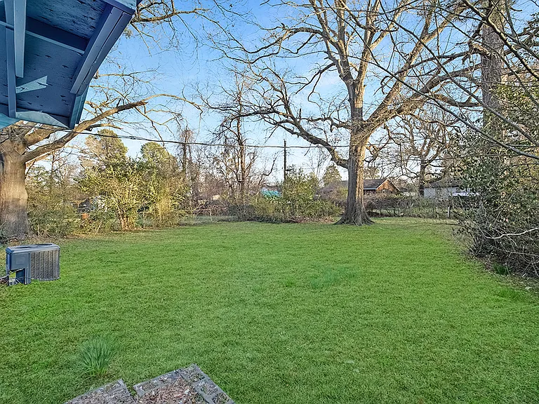 828 Burma Rd — Photo 15