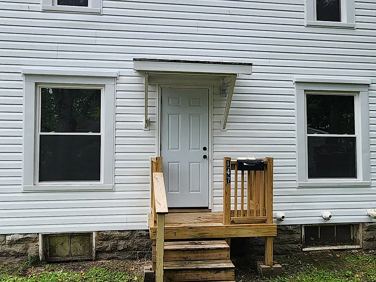 147 Wallace St — Photo 10