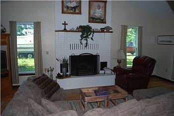 4th image of 2106 Cypress Ave