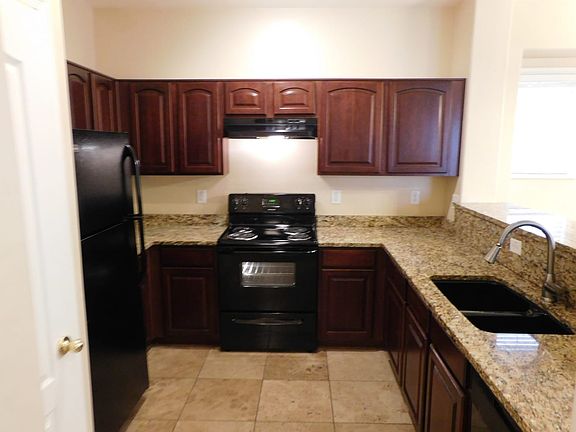 4th image of 2115 E Huntington Dr