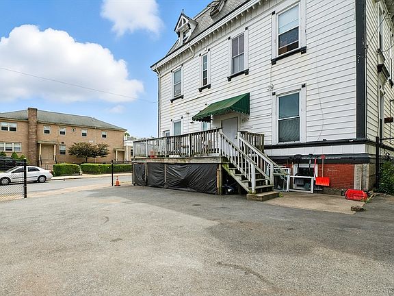 2nd image of 121 N Common St