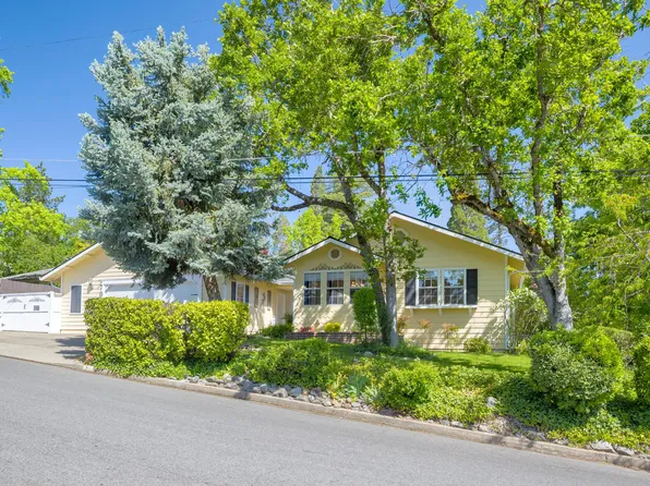 700 NW Bellevue Pl, Grants Pass, OR 97526