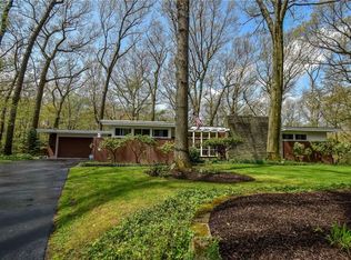 5 Woodland Cir, Rochester, NY 14622