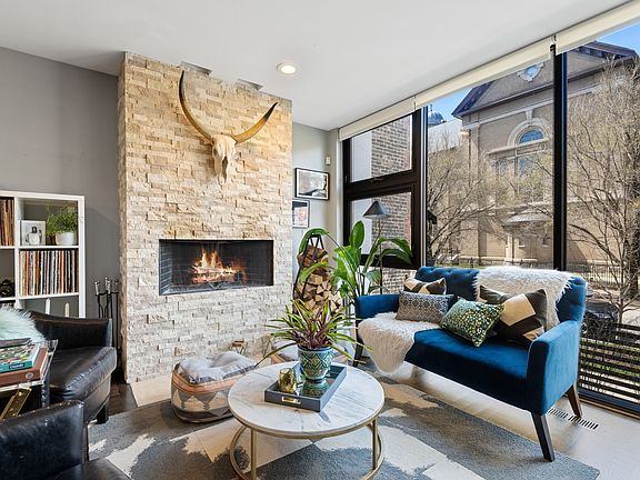 4th image of 2219 N Hoyne Ave #1