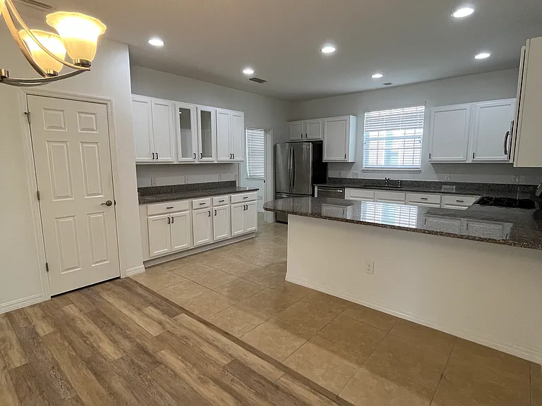 4976 NW 35th Lane Rd — Photo 8