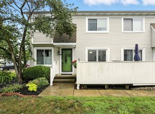 5461 Millwood Ln, Willoughby, OH 44094
