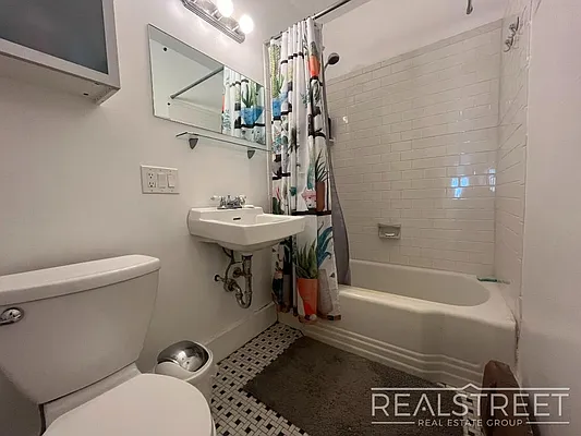 Rented by Real Street Inc | media 11