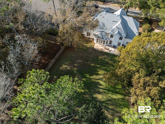 4th image of 165 Clubhouse Cir