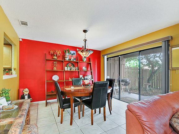 5th image of 205 Heron Bay Cir