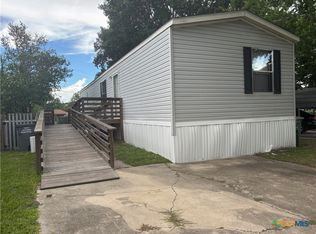 813 Blyth Rd, Victoria, TX 77904