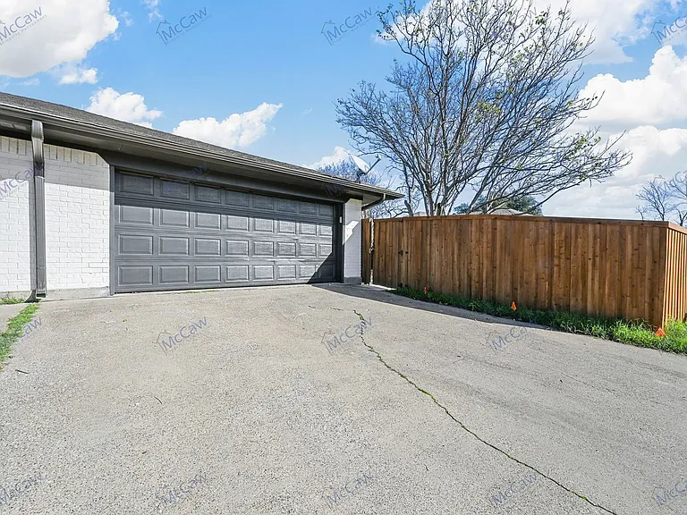 2832 Townbluff Dr — Photo 21