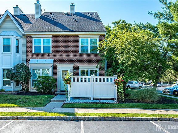 5th image of 73 Goodwin Dr