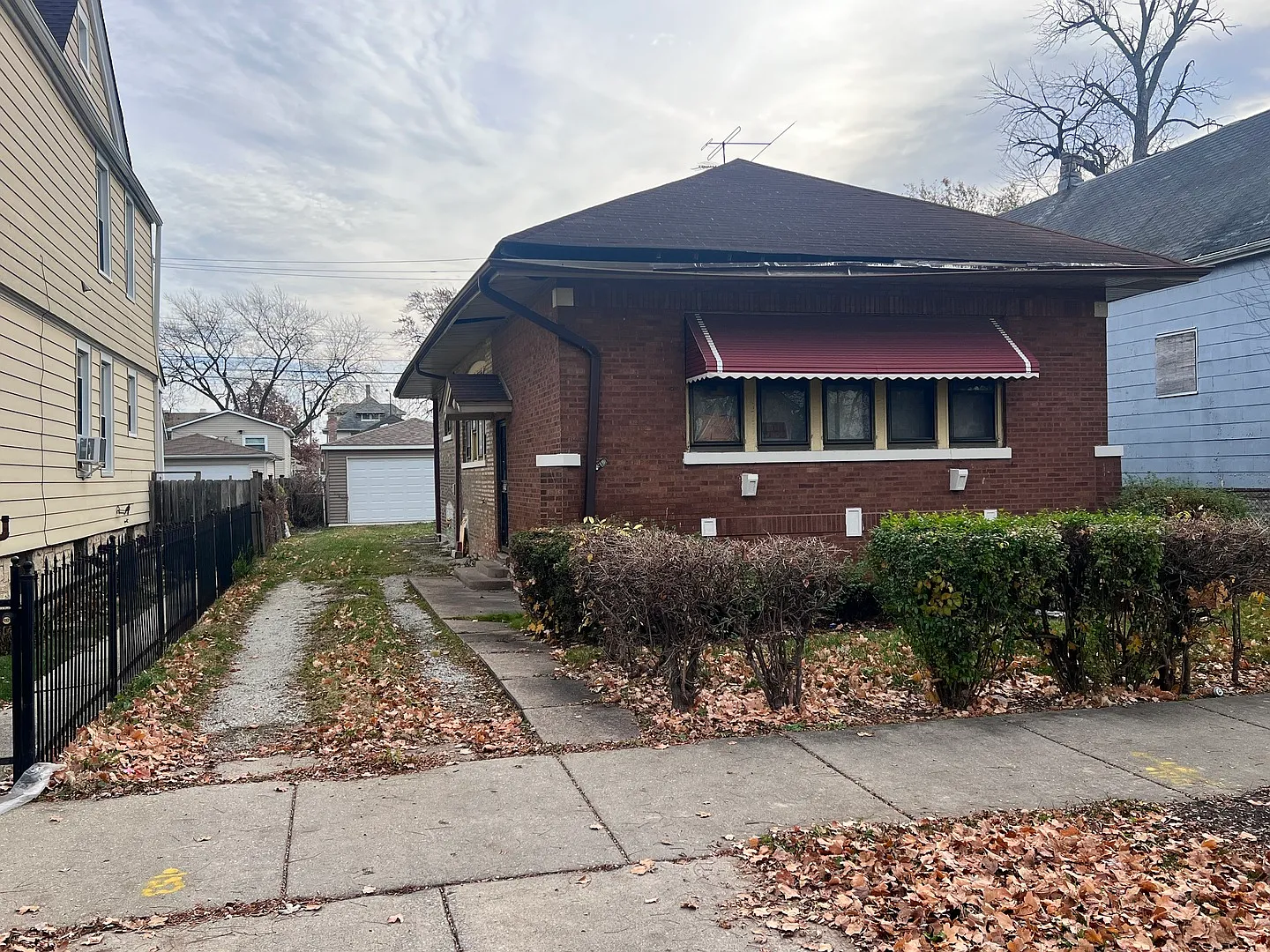 8819 S Carpenter St photo 1