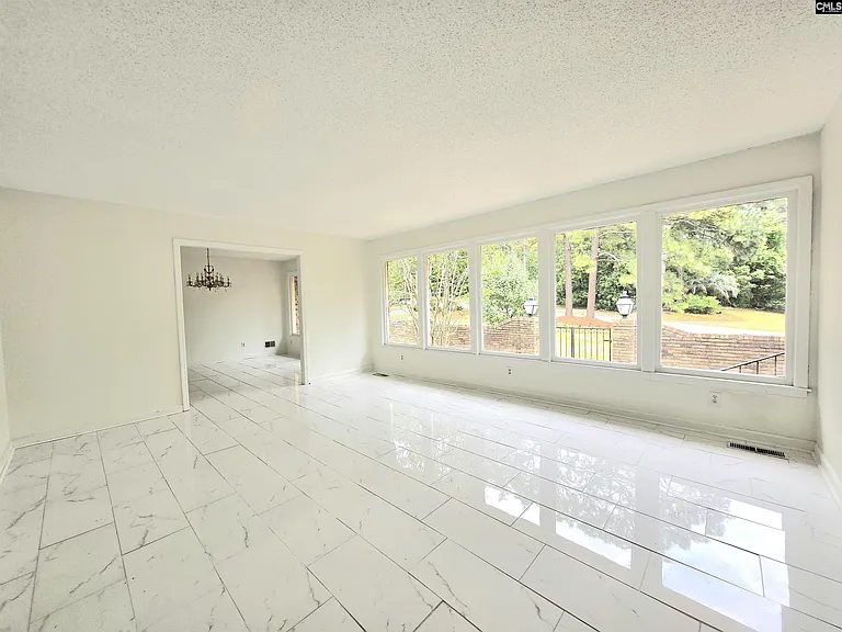 77 Northlake Rd — Photo 17