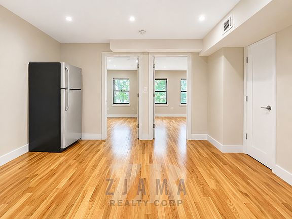3rd image of 1069 Bergen St #1
