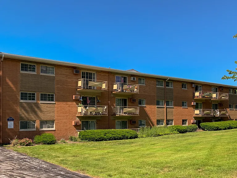 19240 Lorain Rd — Photo 10