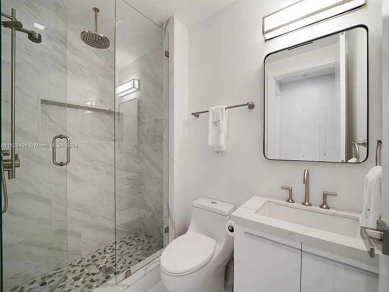 19117 Fisher Island Dr #19117 — Photo 35