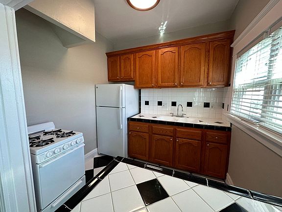 5th image of 1227 E Ocean Blvd #204