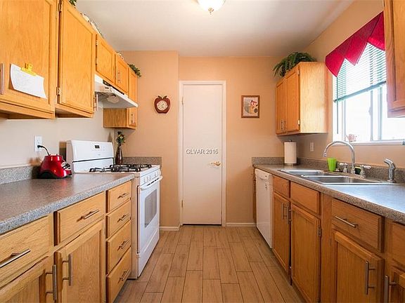 4th image of 209 Dogwood St