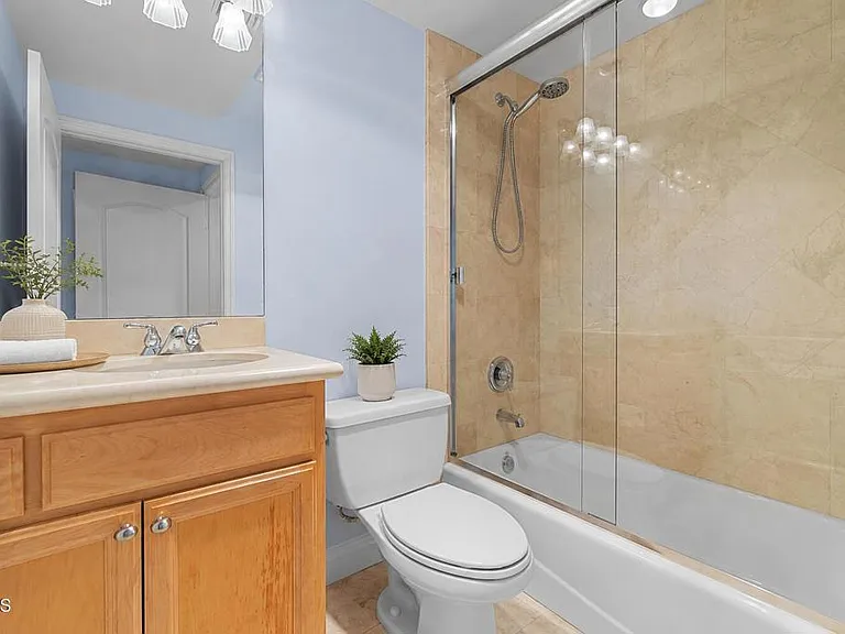 1830 Pelham Ave #301 — Photo 22