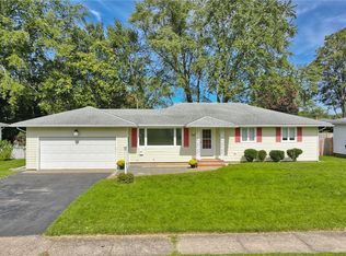 82 Woolacott Rd, Rochester, NY 14617