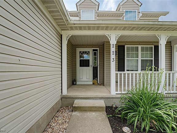 3rd image of 223 Woodbridge Ln
