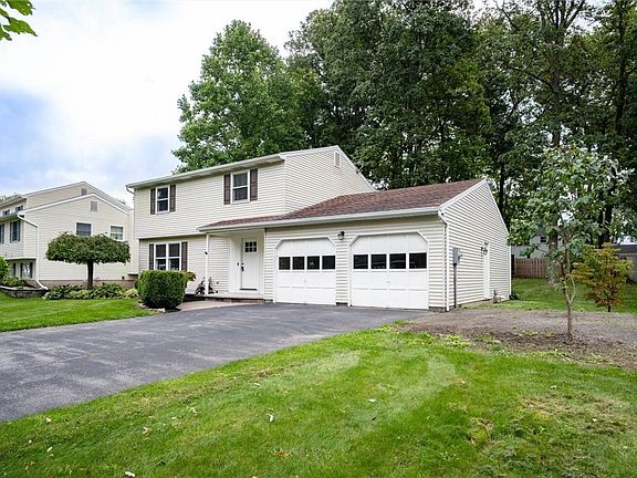 2nd image of 32 Longhorn Dr