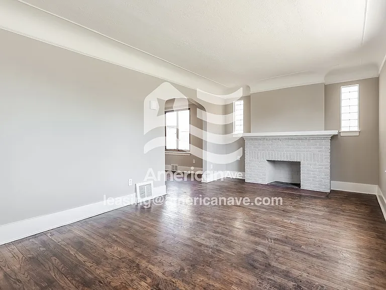 1482147_005_living_room_13701457.jpg