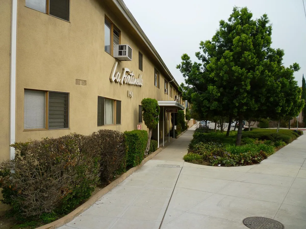 1 bed, 725 sqft, $1,880 — Photo 1
