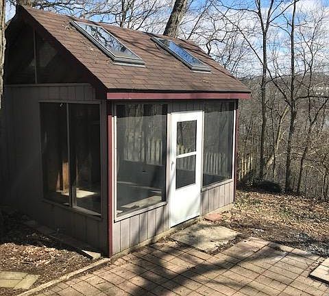 4th image of 950 Woodland Ave