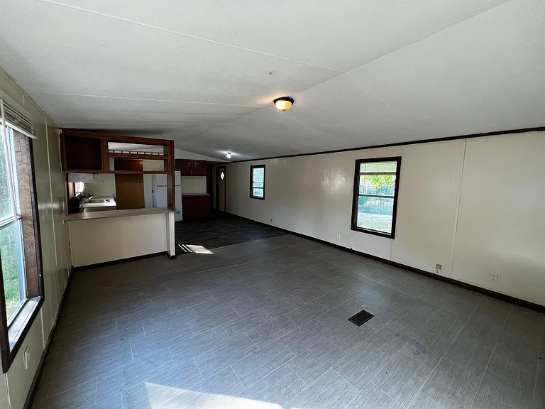 410 Dardouk Dr — Photo 2