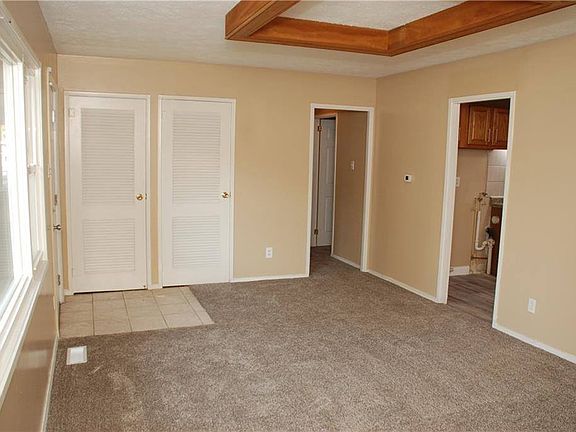 3rd image of 4933 Elaine St