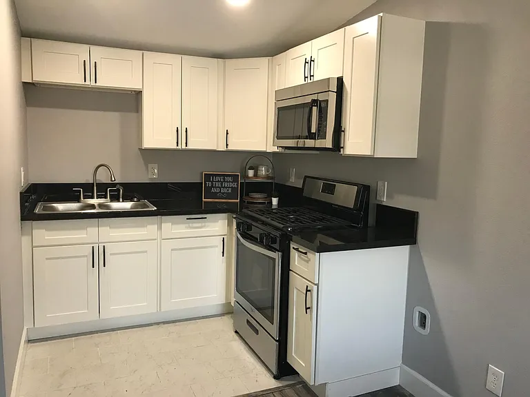 948 N Iroquois Ave #B — Photo 6
