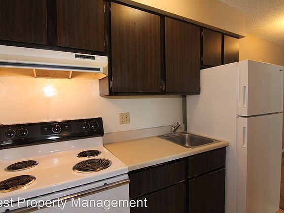 4th image of 612 S Van Buren St APT 10
