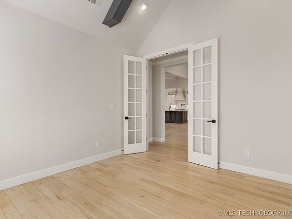 5th image of 12802 S Irvington Ave E