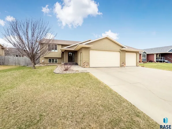 205 S Sunshine Ave, Brandon, SD 57005