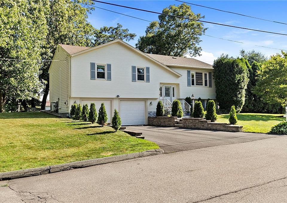 1st image of 39 River Dr
