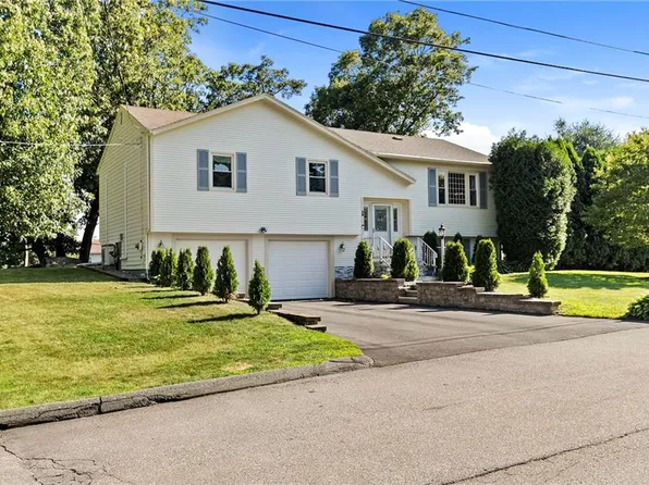 39 River Dr, Johnston, RI 02919