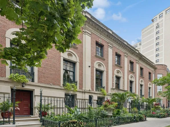 1355 N Astor St, Chicago, IL 60610