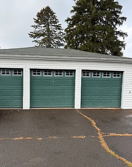 Right Garage Bay