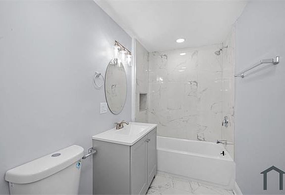 4th image of 7143 S East End Ave #G